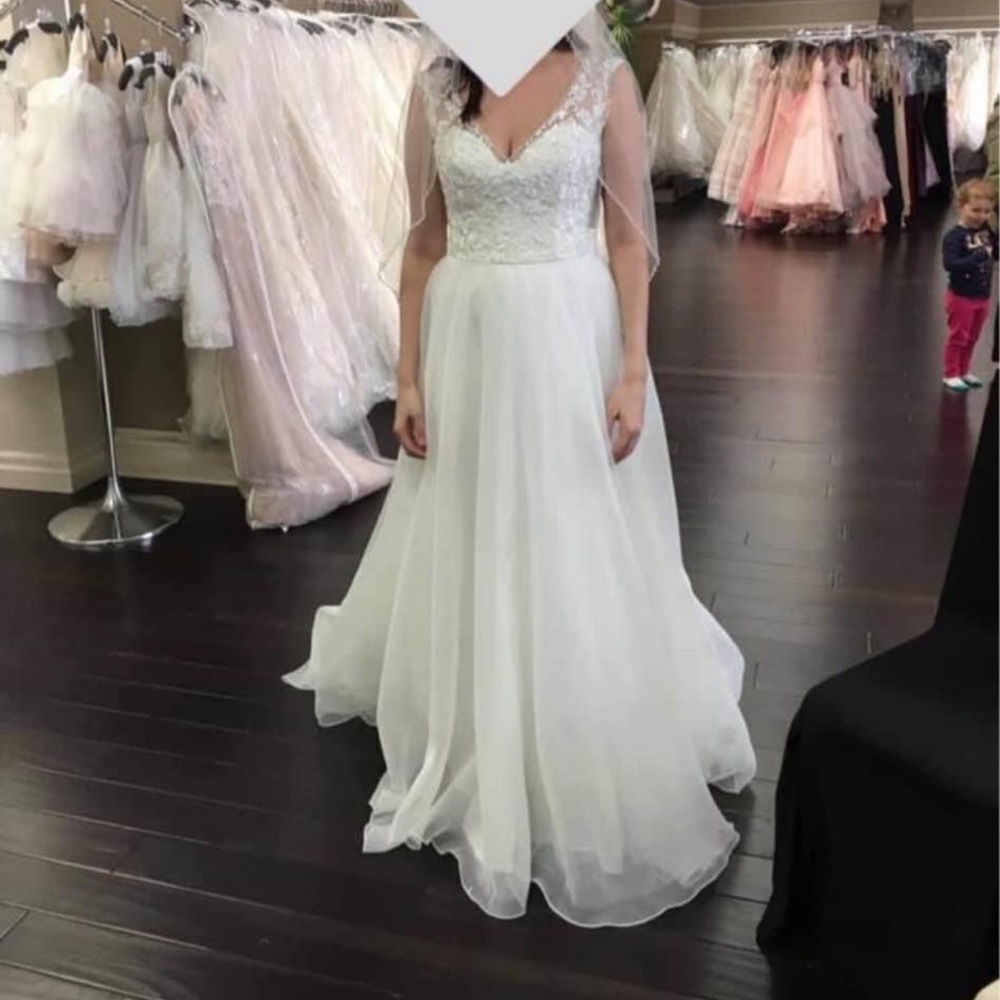 WEDDING GOWN